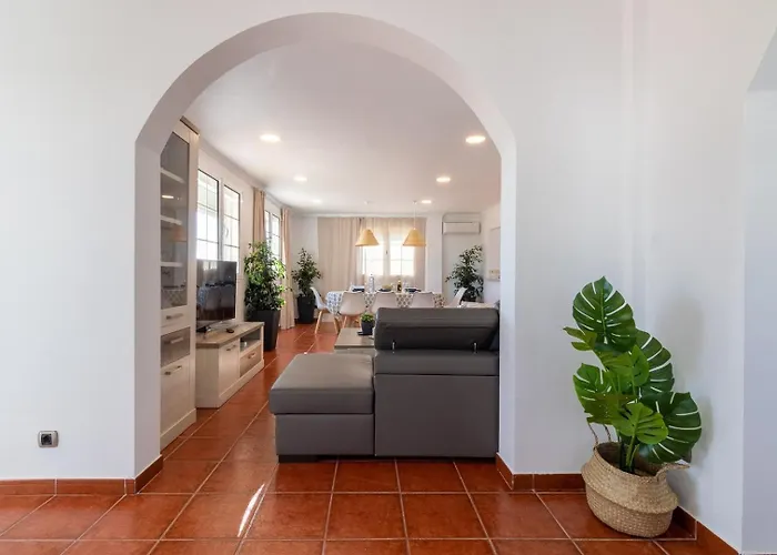 וילה Veneguera + Seaview + Pool + Garden מספאלומס